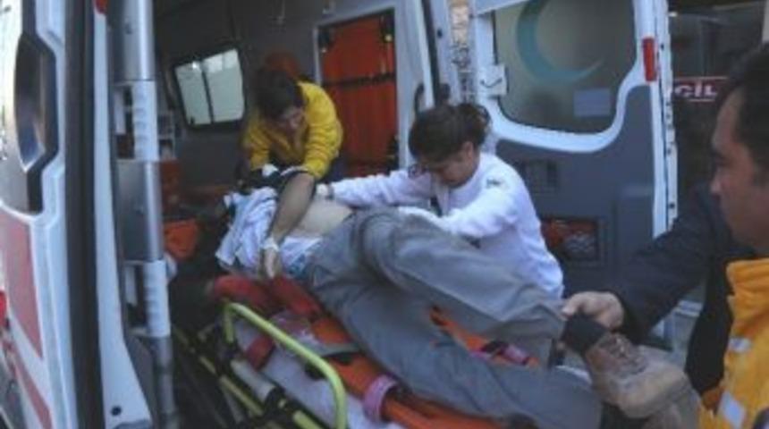 İnşaattan D&uuml;şen Demir Suriyelinin Omzuna Saplandı