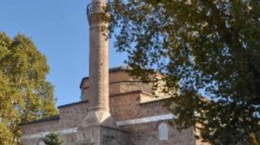 Vatandaş Tarihi Camiinin Onarımını Beğenmedi