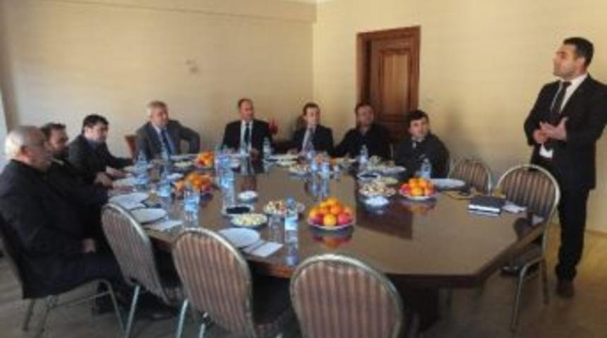 T&uuml;rkiye Mobilya Sanayicileri Derneği Başkanı Ahmet G&uuml;le&ccedil;;