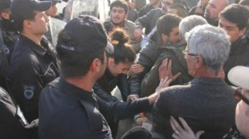 Ak Parti &Ouml;n&uuml;nde A&ccedil;ıklama Gerginliği