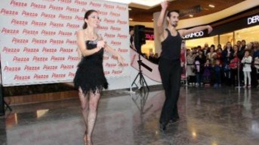 Piazza'da Salsa G&ouml;sterisi