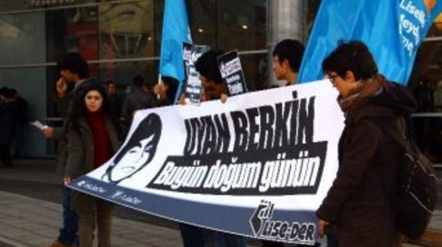 Gezi Olaylarında Yaralanan Berkin Doğum G&uuml;n&uuml;nde Anıldı