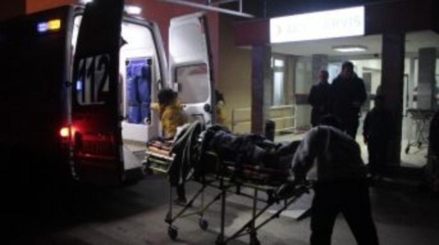 Sakarya&rsquo;da Minib&uuml;s Tır&rsquo;la &Ccedil;arpıştı: 11 Yaralı