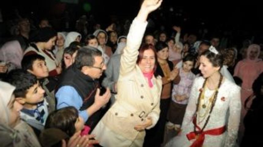 Başkan &Ccedil;er&ccedil;ioğlu Evlenen Ge&ccedil;leri Yalnız Bırakmadı