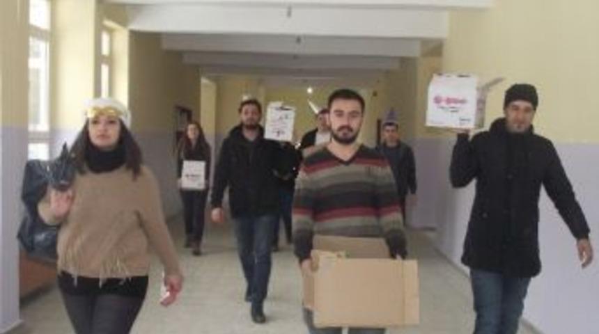 &Uuml;niversite &Ouml;ğrencileri Sınırda Okul Onardı
