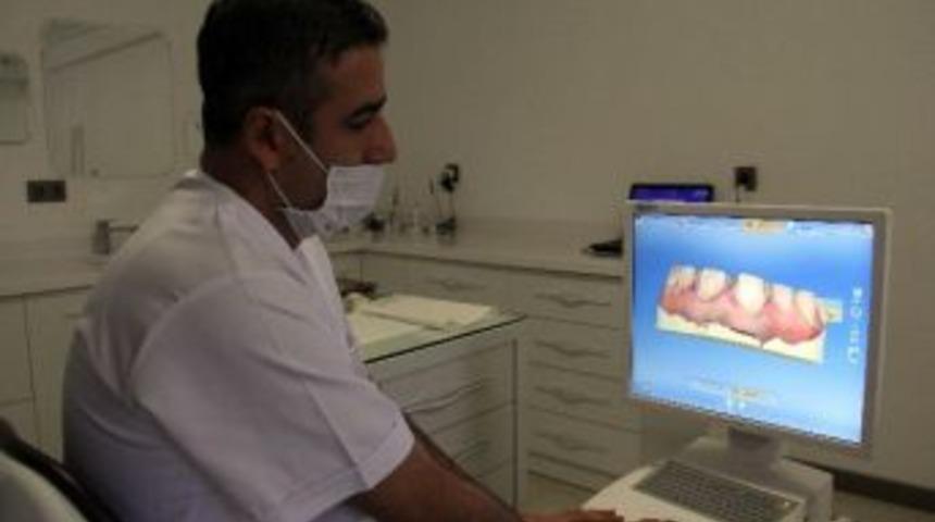 &Ccedil;&uuml;r&uuml;yen Dişlerin Yenisi Artık 1 Saatte Takılıyor