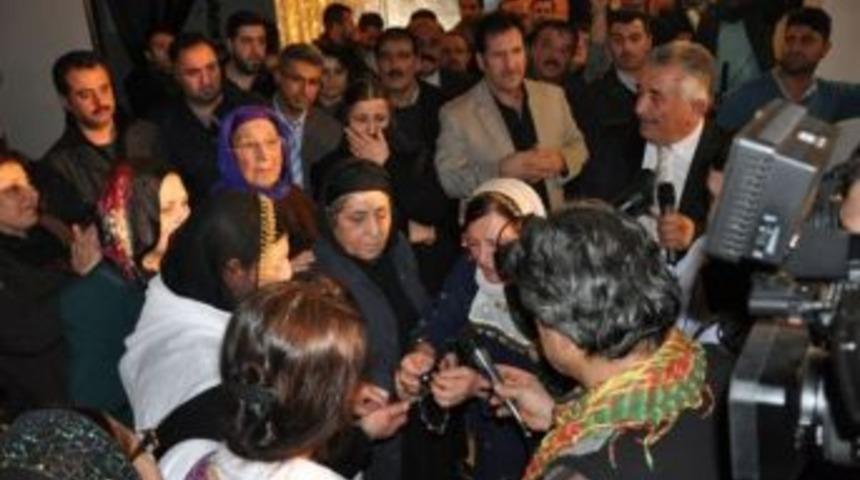 Siirt Belediye Başkanı Sadak, Avrupa&rsquo;da Kan Davalı Aileleri Barıştırdı