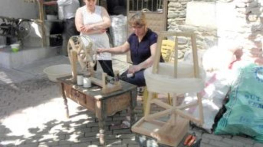 &Ouml;demişli Kadınlar İpekle Geleceğini Dokuyor