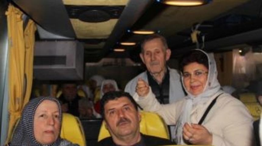&Ccedil;anlı Umre Yolcuları Dualarla Uğurlandı