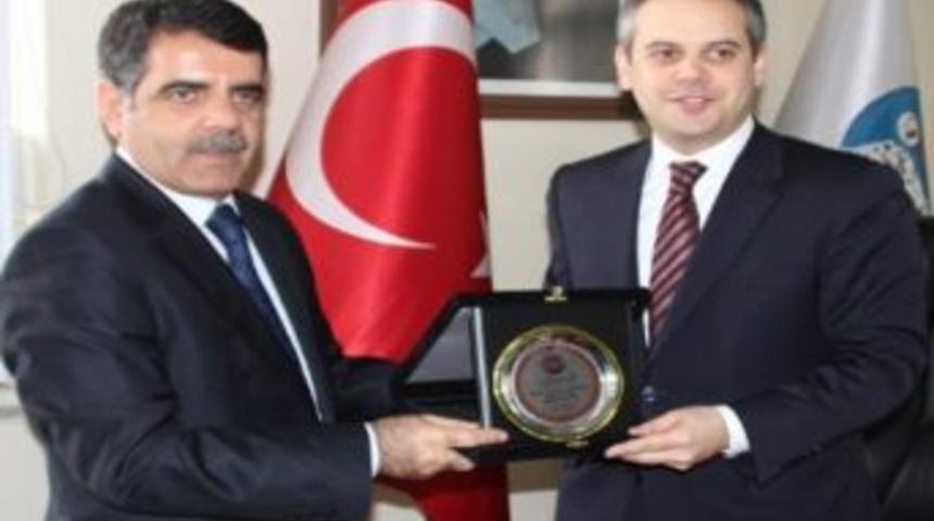 Gen&ccedil;lik Ve Spor Bakanı&rsquo;ndan Kars Belediyesi&rsquo;ne Ziyaret