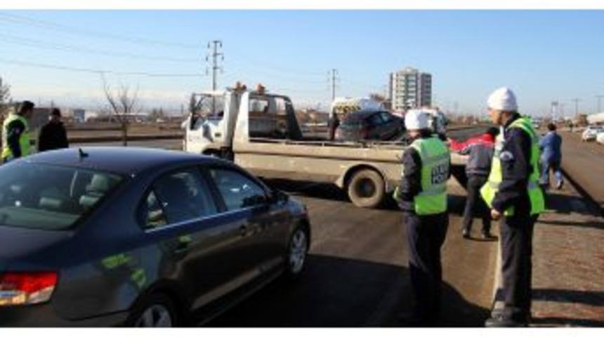 Gizli Buzlanma Nedeniyle 50 Ara&ccedil; Birbirine Girdi