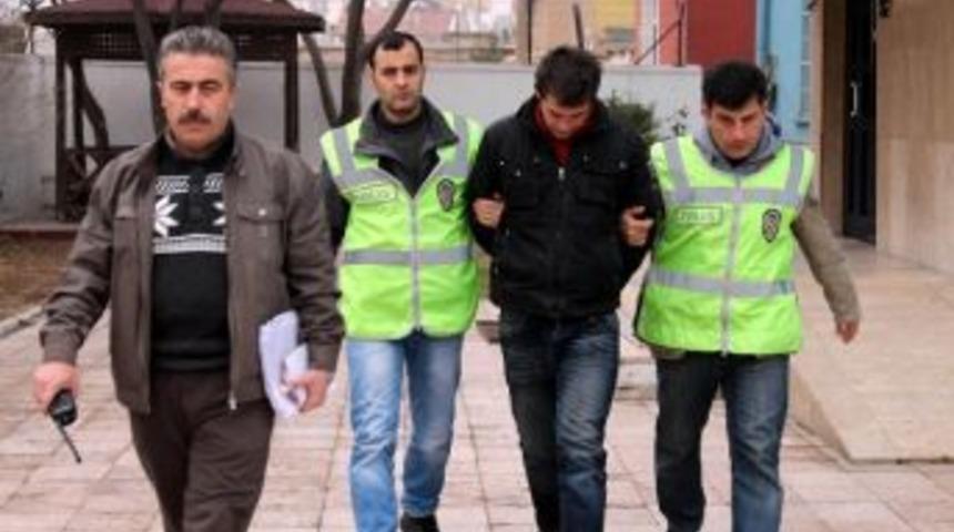 &Ccedil;atı Arasından Hırsızlık G&uuml;venlik Kamerasında