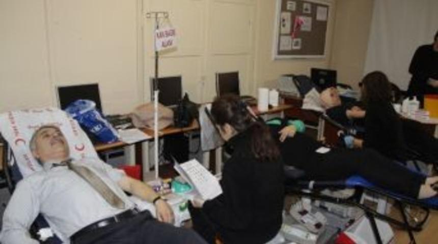 İneg&ouml;ll&uuml;ler 2013 Yılında Kızılay&rsquo;a 4 Bin 605 &Uuml;nite Kan Verdi