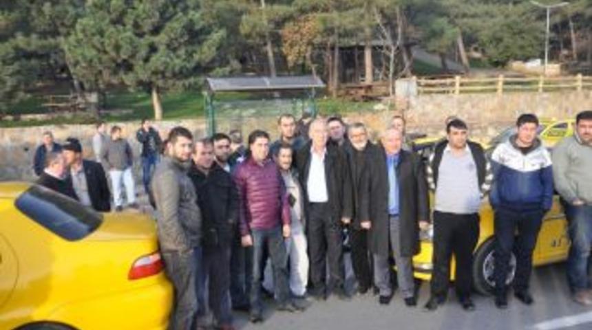 Taksiciler &Ouml;ld&uuml;r&uuml;len Arkadaşları I&ccedil;in Eylem Yaptı
