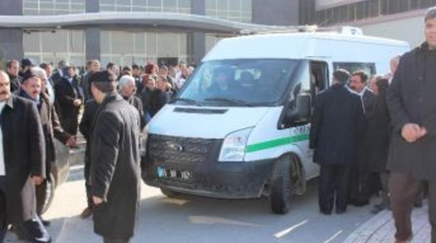 Gen&ccedil; Doktor İ&ccedil;in Hastanede Cenaze T&ouml;reni