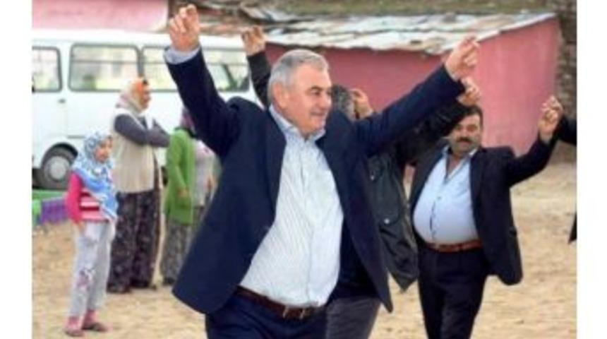 Chp Sarıg&ouml;l Belediye Başkan Adayı &Ouml;zkan Harmandalı Oynadı