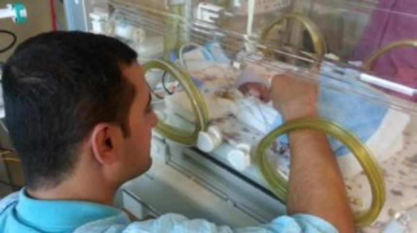 520 Gram Doğan Parmak Bebek Taburcu Oldu