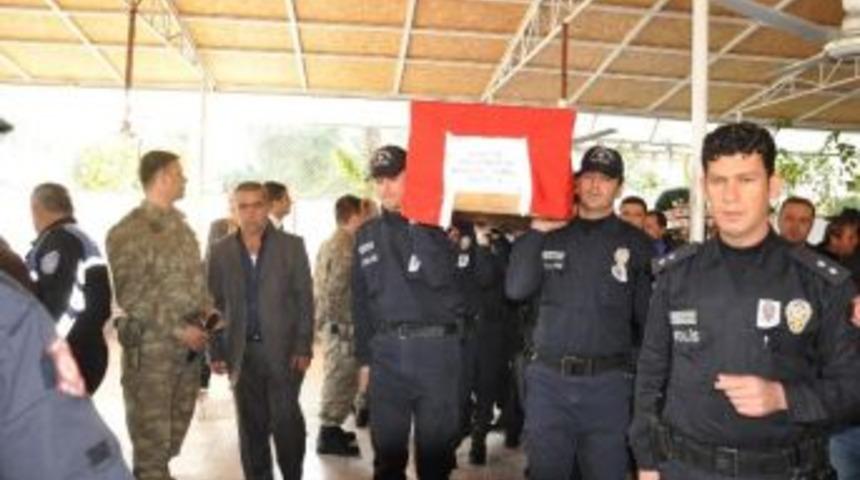 Polis Memuru &Ccedil;ambel'in Cenazesi Toprağa Verildi
