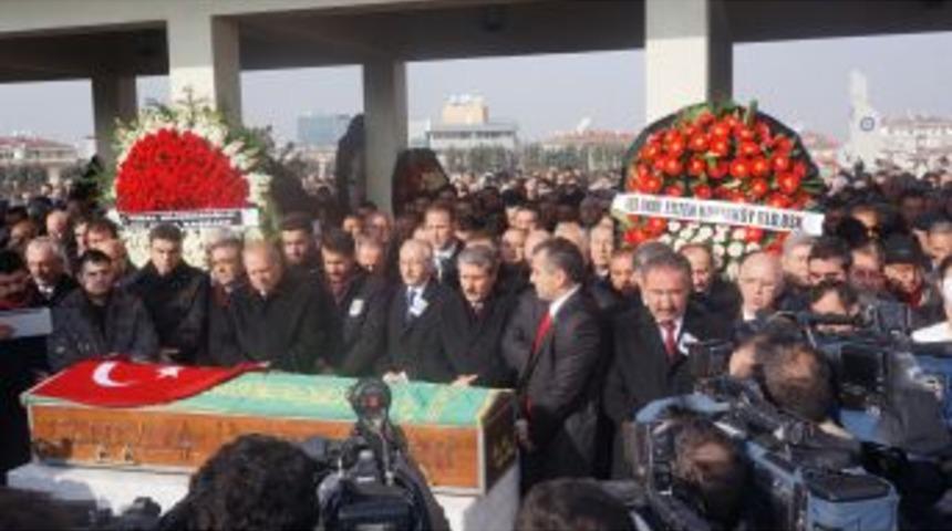 Ş&uuml;kr&uuml; Karaca&rsquo;nın Cenazesini Siyaset D&uuml;nyası Uğurladı