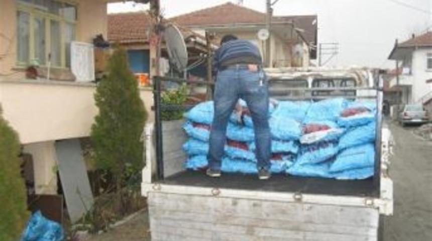 Akyazı Belediyesi İhtiya&ccedil; Sahibi Ailelere Yardımlarına Devam Ediyor