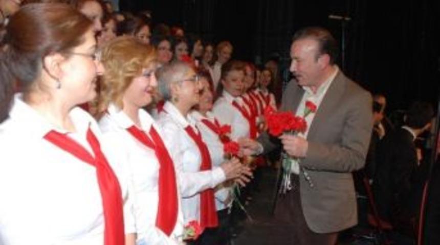 İzmit&rsquo;te Yılın İlk Konseri B&uuml;y&uuml;k İlgi G&ouml;rd&uuml;