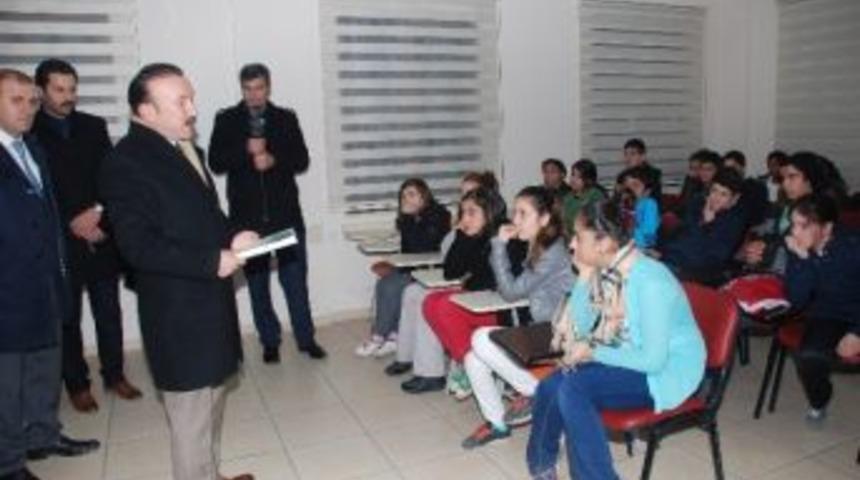 Başkan Doğan &Ouml;ğrencilere Sınava Hazırlık Kitabı Dağıttı