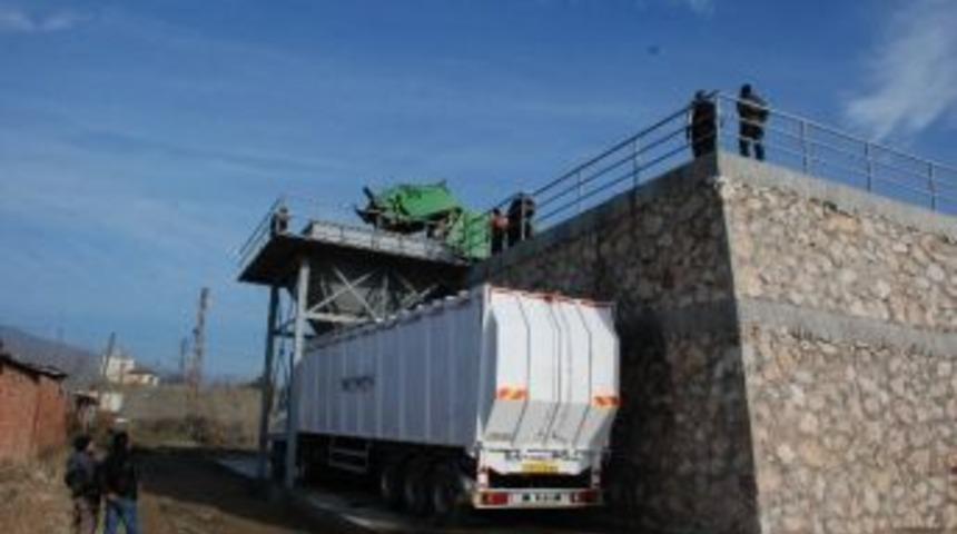 Yeşilırmak Kenarına &Ccedil;&ouml;p D&ouml;k&uuml;lmeyecek