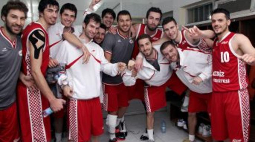 Gediz &Uuml;niversitesi Basketbolda &Uuml;st Ligi Garantiledi