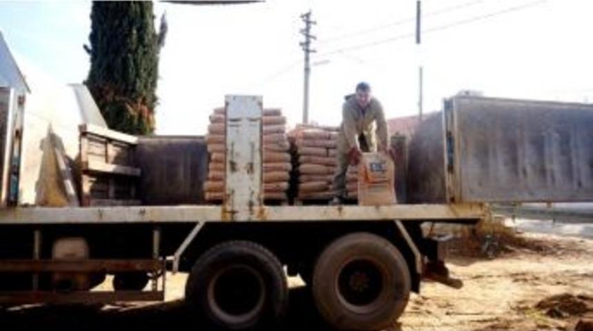 Sarıg&ouml;l&rsquo;de &Uuml;&ccedil; Cami Yapımına &Ccedil;imento Yardımı