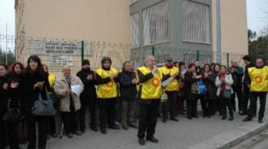 Kız &Ouml;ğrenciden &Ouml;ğretmene Saldırı İddiası