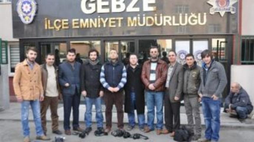 Gazeteciler Yasağa Tepki G&ouml;sterdi