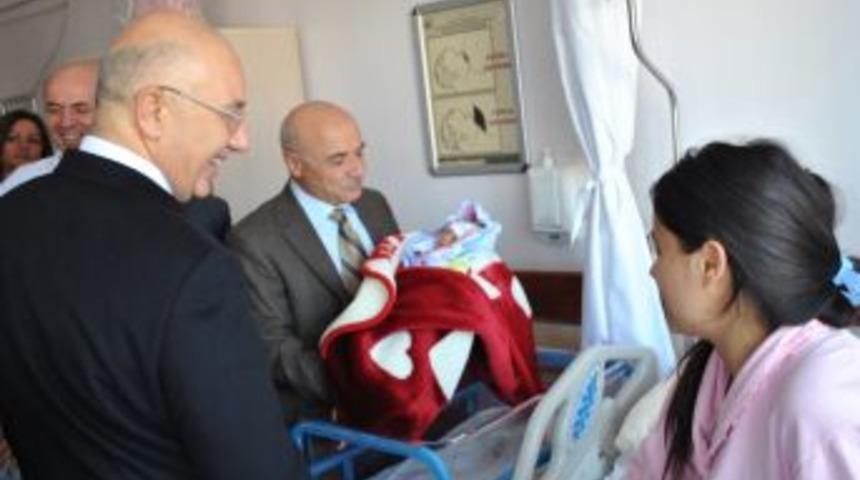 Milletvekilleri Doğumevi Hastanesi&rsquo;ni Ziyaret Etti