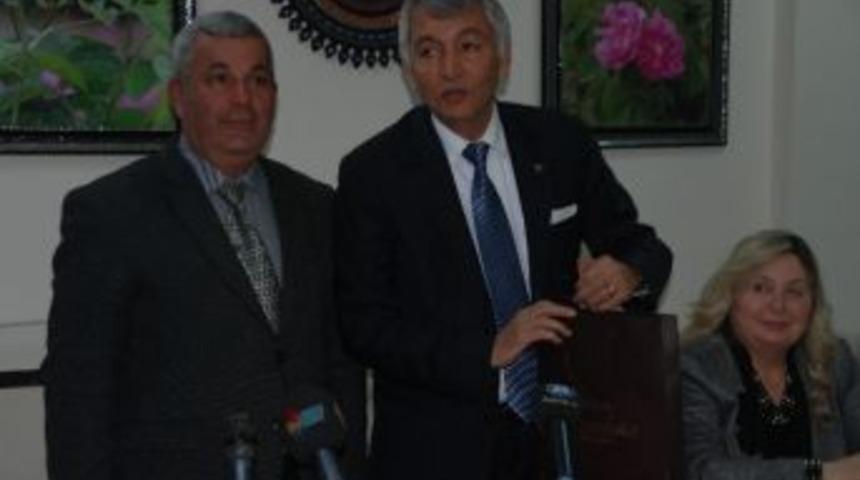 Muhtarlardan Başkan G&uuml;naydın'a Doğum G&uuml;n&uuml; Hediyesi