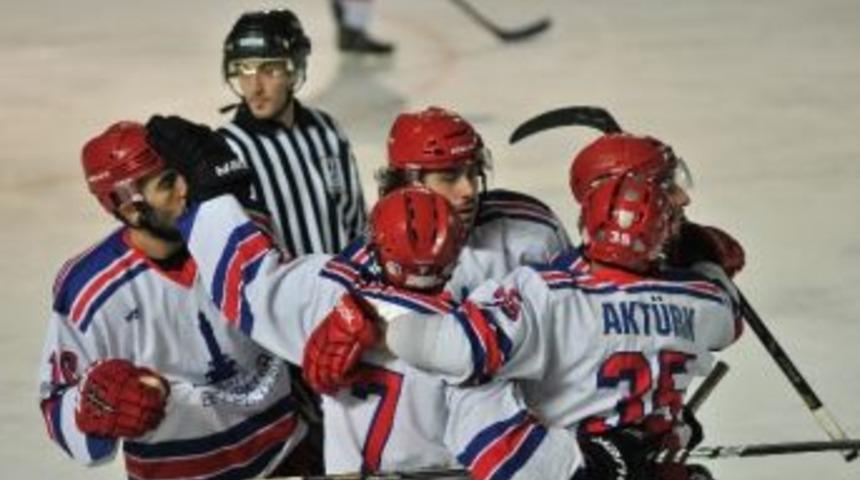 İzmir B&uuml;y&uuml;kşehir Buz Hokeyi'nde Rekora Koşuyor