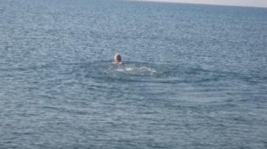 Savaşların Bitmesi Dileğiyle Denizde Y&uuml;zd&uuml;