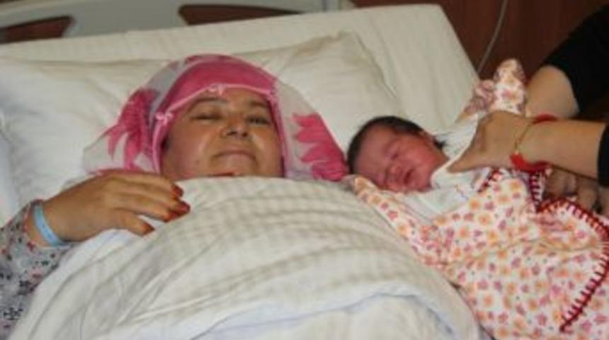 50 Yaşında Annelik Sevinci