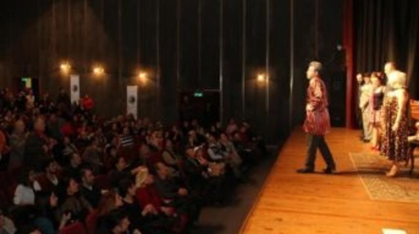 &ldquo;karman &Ccedil;orman&rdquo; Tiyatro Oyunu Kartal'da İzleyiciyle Buluştu