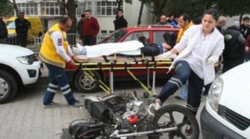 Ayvalık&rsquo;ta Motosiklet Kazası: 1 Yaralı