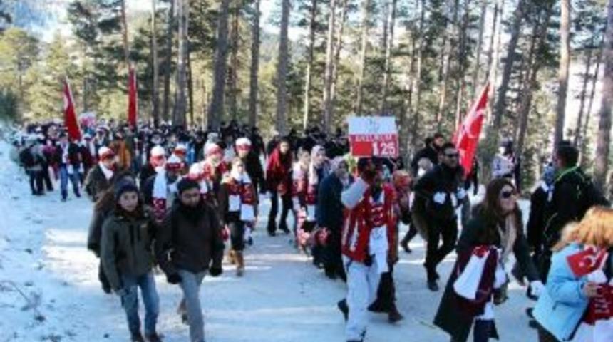 Atat&uuml;rk &Uuml;niversitesi &Ouml;ğrencilerinden Sarıkamış&rsquo;ta Ecdada Saygı Y&uuml;r&uuml;y&uuml;ş&uuml;