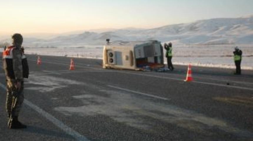 Ambulans Kaza Yaptı: 4 Yaralı