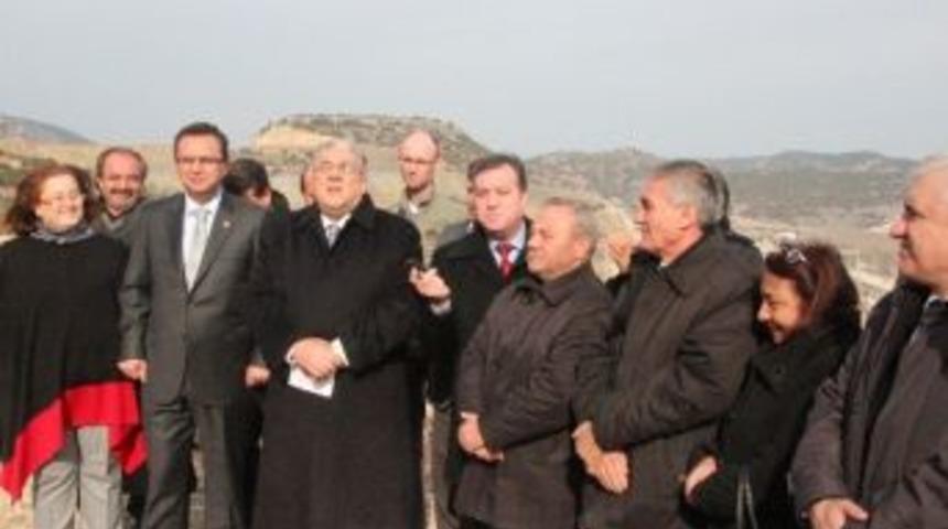 Mhp'li Şeker'den G&ouml;r&uuml;nt&uuml; Alan Emniyet Mensuplarına Tepki