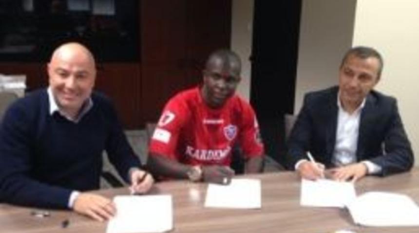 Karab&uuml;kspor, Jones Carioca'yı Renklerine Kattı