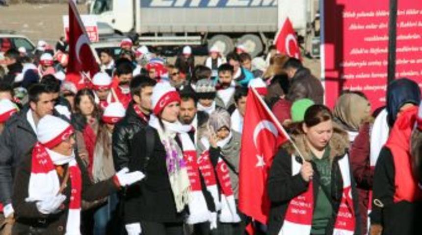 A&Uuml;&rsquo;l&uuml; &Ouml;ğrenciler 90 Bin Şehidi Andı