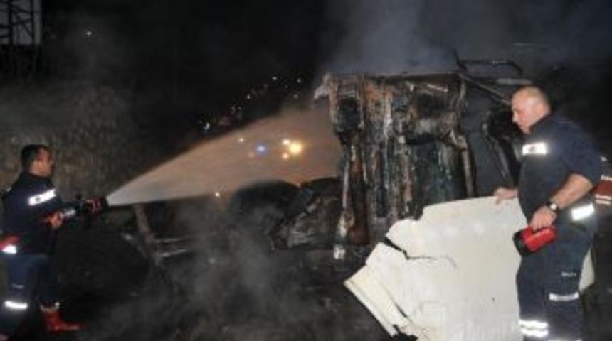 Alev Alev Yanan Kamyondan Hayat Kurtardı