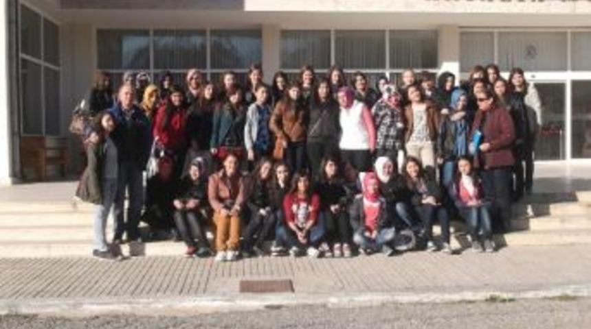 Kız Meslek Lisesi &Ouml;ğrencileri Akdeniz &Uuml;niversitesi'ni Ziyaret Etti