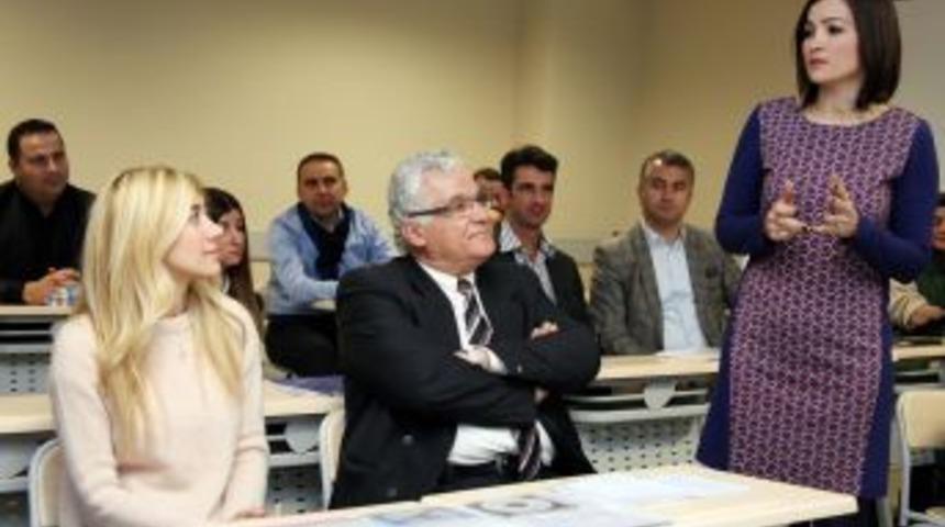 38 Yıllık Eğitimci &Ouml;ğrenciliğe Geri D&ouml;nd&uuml;, Hocası Kızı Oldu