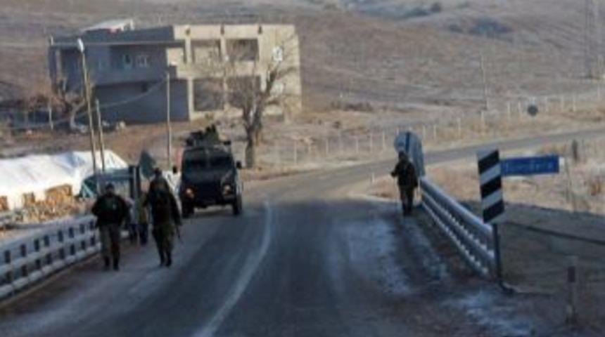 Siirt'te Asker G&uuml;venlik &Ouml;nlemlerini S&uuml;rd&uuml;r&uuml;yor