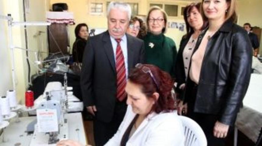 Soroptimist Kul&uuml;b&uuml;&rsquo;nden Kadınlara Makine Yardımı