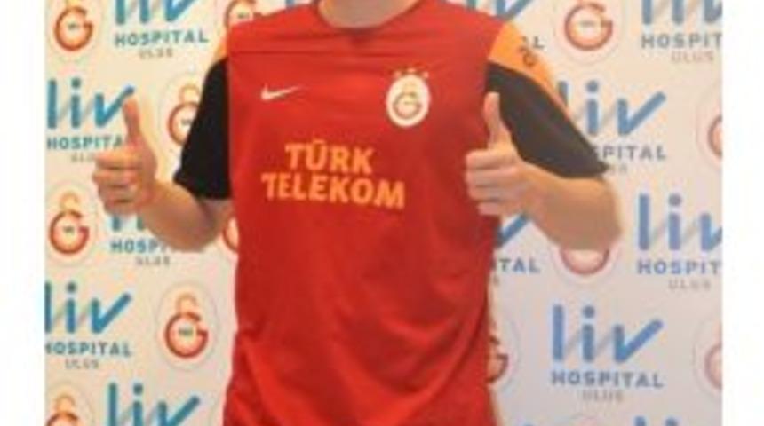 İzet Hajrovıc, Sağlık Kontrol&uuml;nden Ge&ccedil;ti