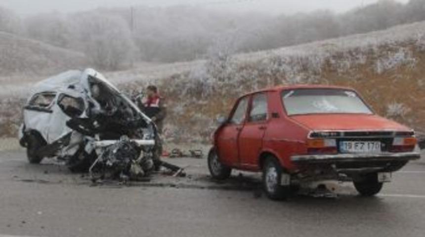 &Ccedil;orum&rsquo;da Zincirleme Trafik Kazası: 3 &Ouml;l&uuml;, 3 Yaralı